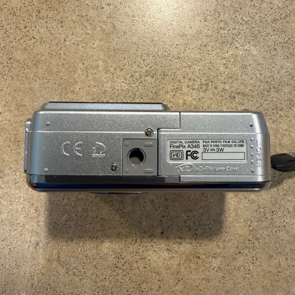*PARTS OR REPAIR* Fujifilm Fuji Finepix A345 4.1MP Digital Camera
